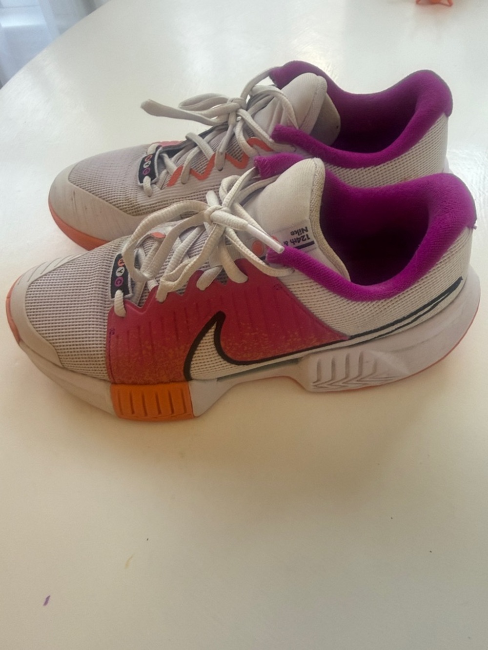 Nike Air Zoom Women’s size 9 White Pink Orange Court Sneakers